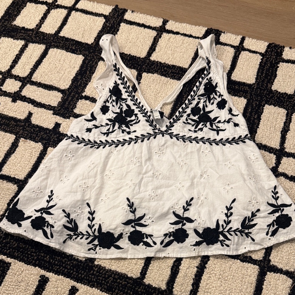 Chic White Tank Top with Black Embroidery